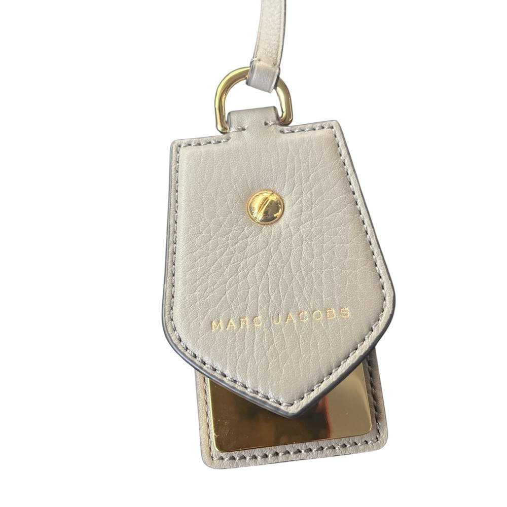 Marc Jacobs in Cream and Gold keychain - Picture 3 of 6